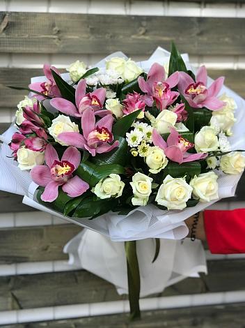 Букет цветов из: Розы и Хризантемы в Карабаново