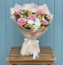 Букет цветов из:  Гвоздики, Орхидеи и Розы в Карабаново