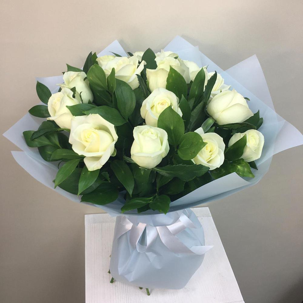 Букет 15 Белых роз Проуд в Карабаново