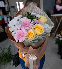 Букет цветов из:  Герберы, Розы и Хризантемы в Карабаново