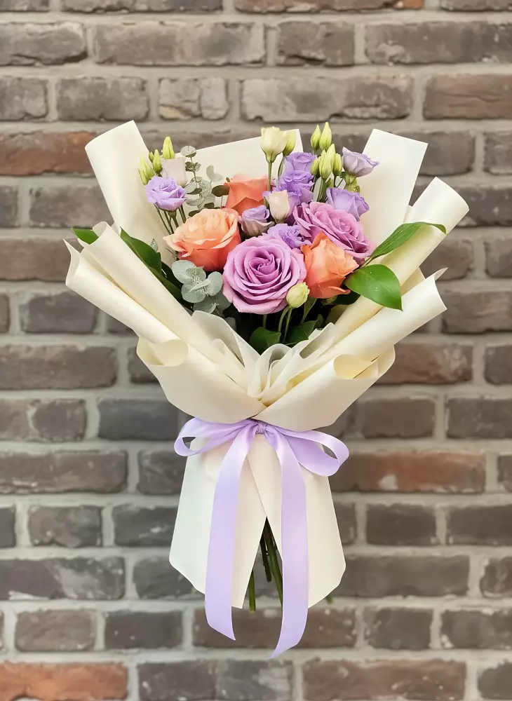 Букет цветов из: Лизиантусы и Розы в Карабаново