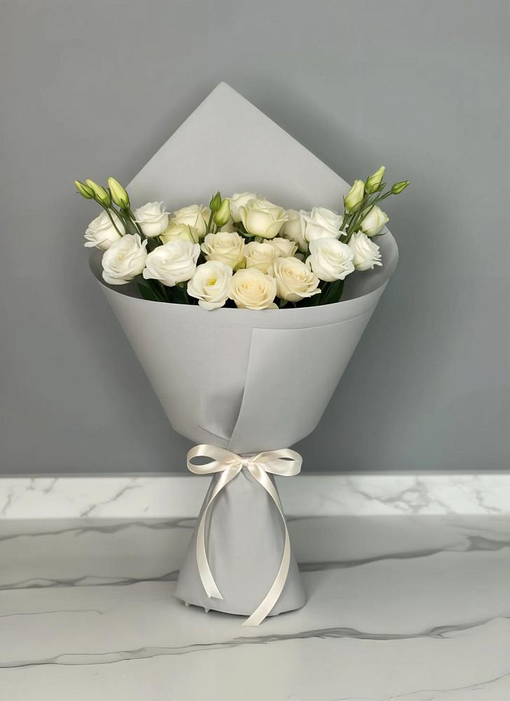 Букет цветов из: Розы и Лизиантусы в Карабаново