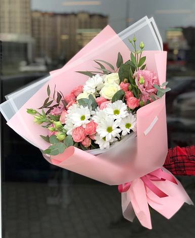 Букет цветов из: Розы, Лизиантусы и Хризантемы в Карабаново
